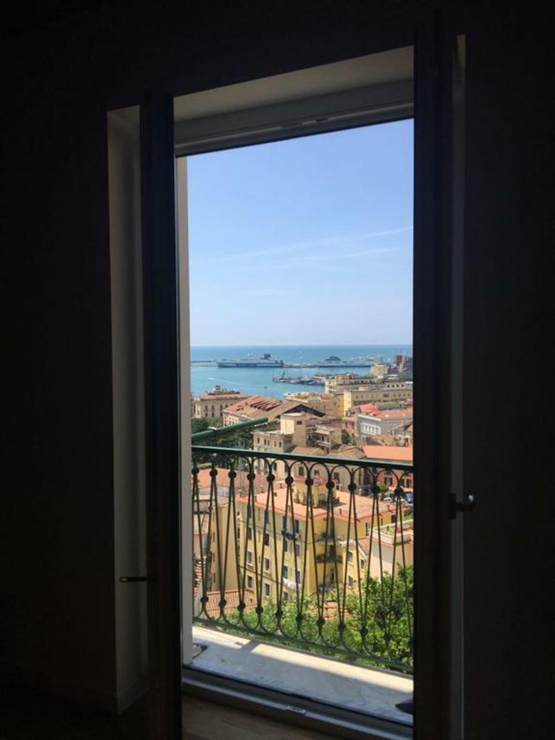 Bed And Travel Apartment La Minerva Suite Salerno Esterno foto